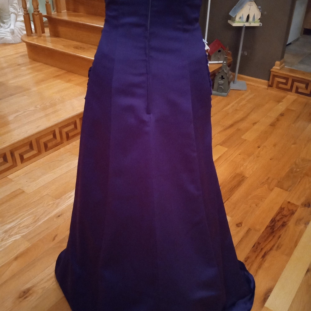 Formal gown - Picture 2 of 4